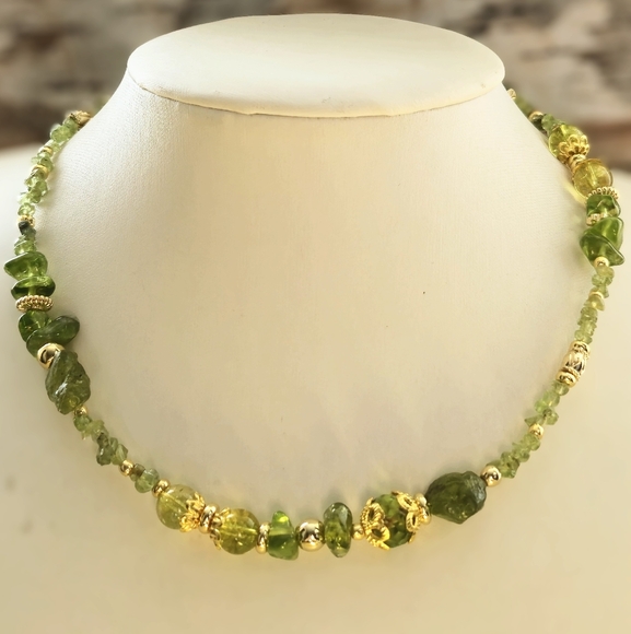 Sweet Green Peridot Nugget Bohemian Assymetrical Gold Necklace Or Choker - Picture 3 of 9